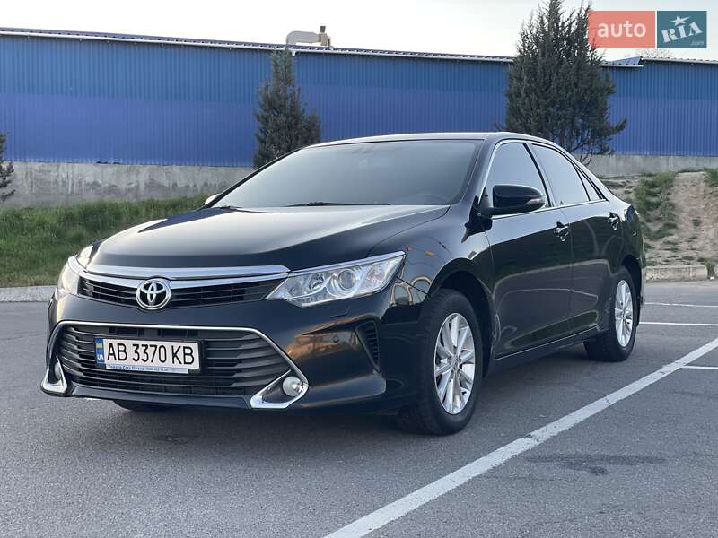 Седан Toyota Camry 2015 в Виннице