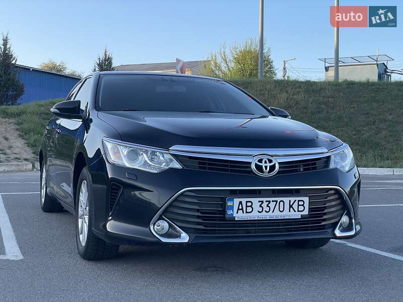 Седан Toyota Camry 2015 в Виннице