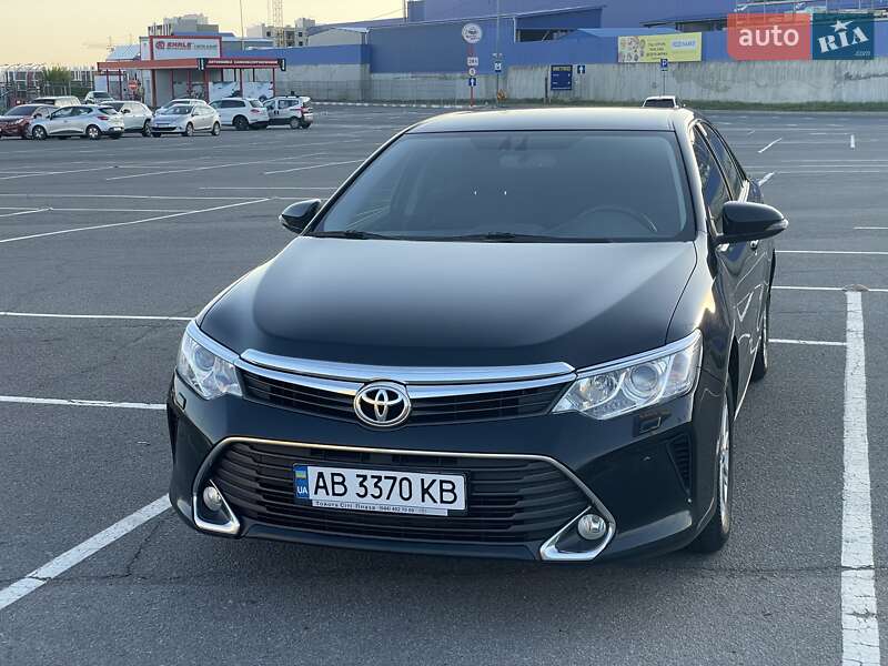Седан Toyota Camry 2015 в Виннице