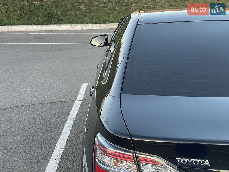 Седан Toyota Camry 2015 в Виннице