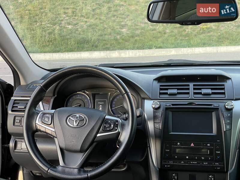 Седан Toyota Camry 2015 в Виннице