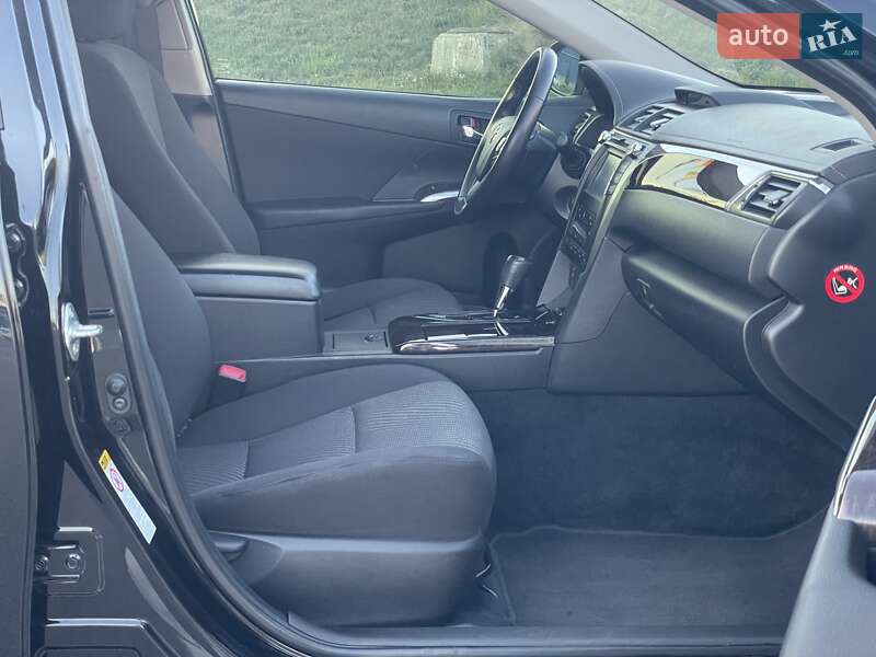 Седан Toyota Camry 2015 в Виннице