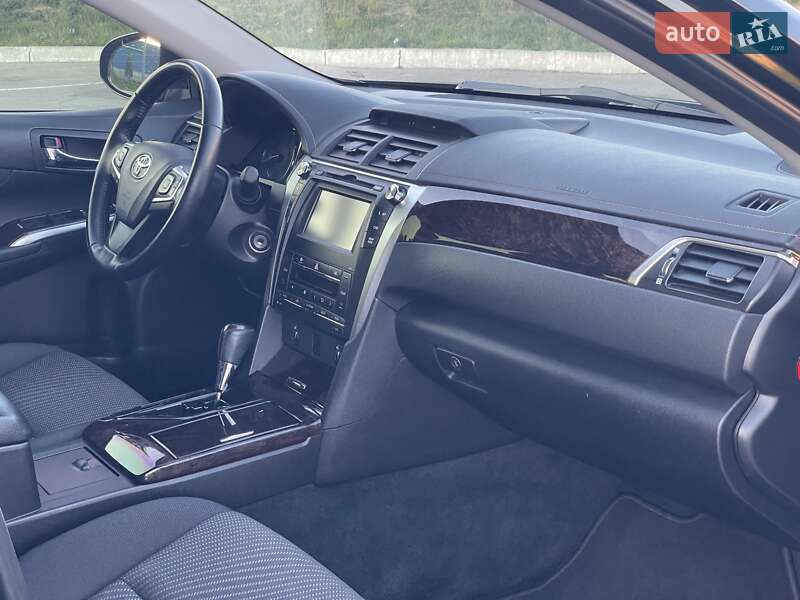 Седан Toyota Camry 2015 в Виннице