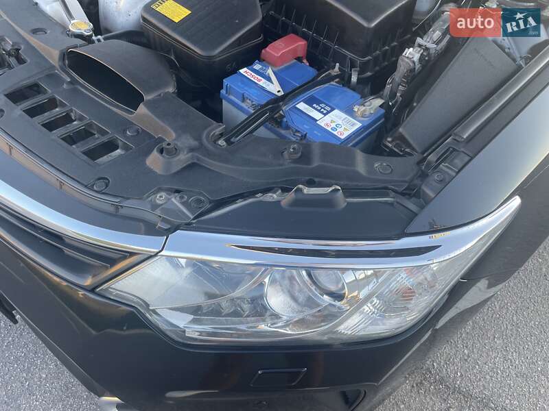 Седан Toyota Camry 2015 в Виннице
