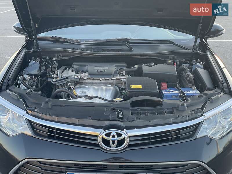 Седан Toyota Camry 2015 в Виннице