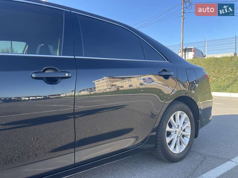 Седан Toyota Camry 2015 в Виннице