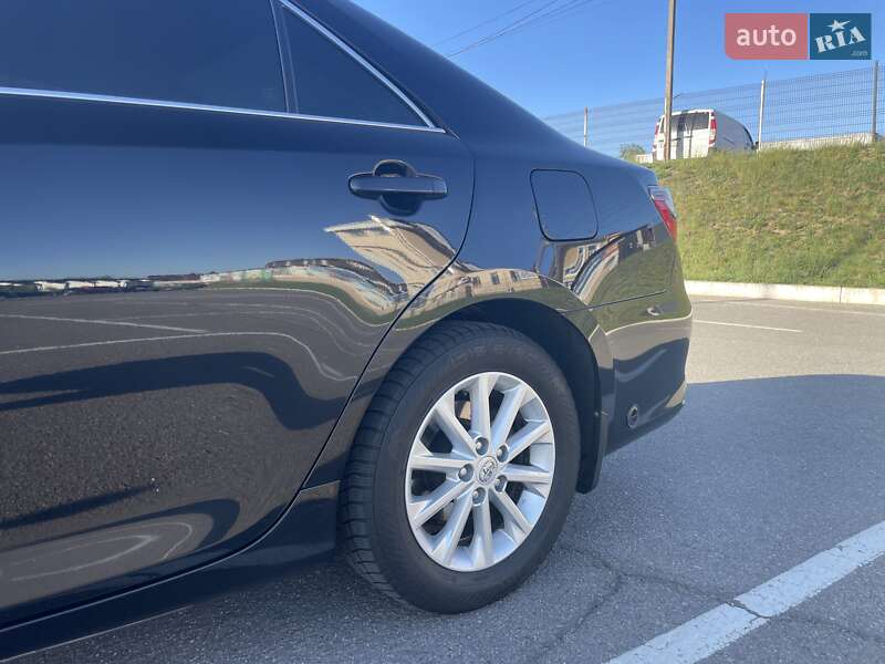 Седан Toyota Camry 2015 в Виннице