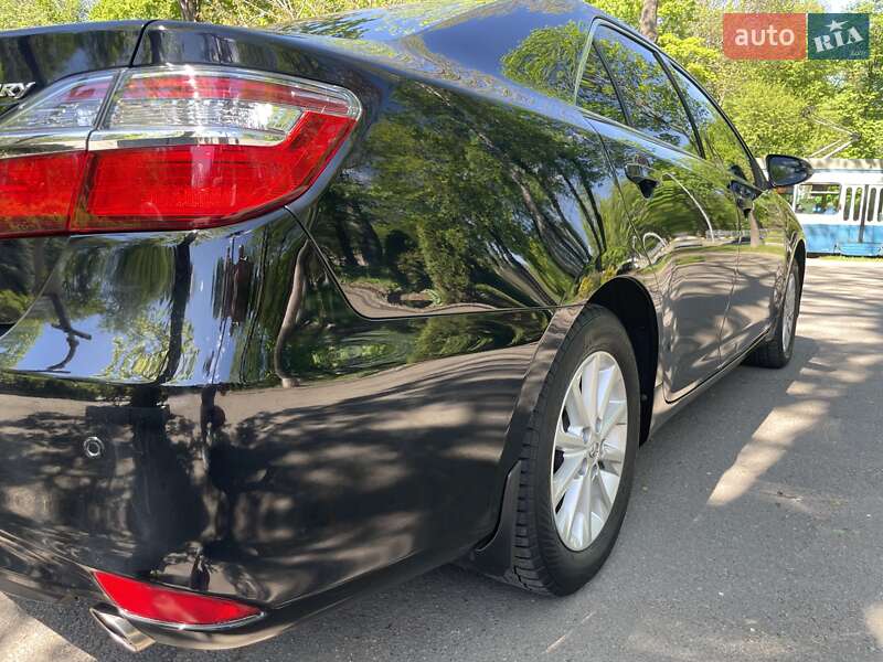 Седан Toyota Camry 2015 в Виннице