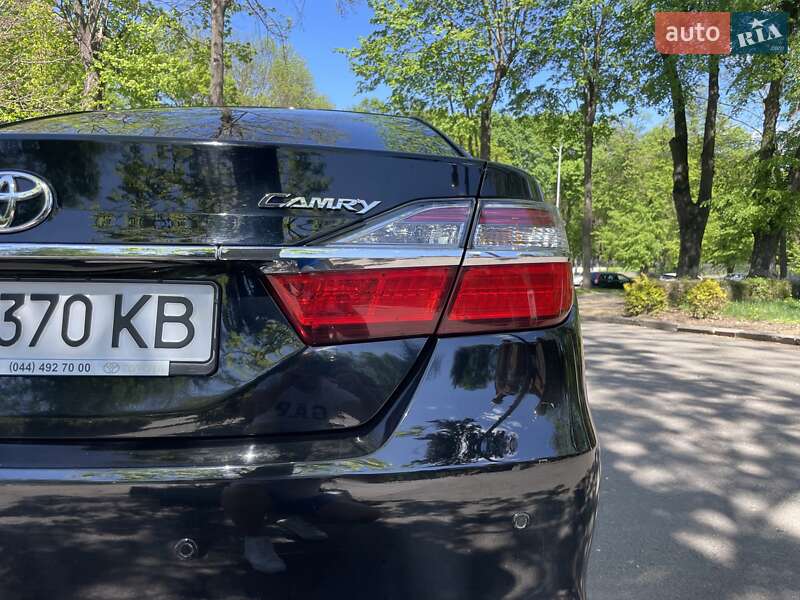 Седан Toyota Camry 2015 в Виннице