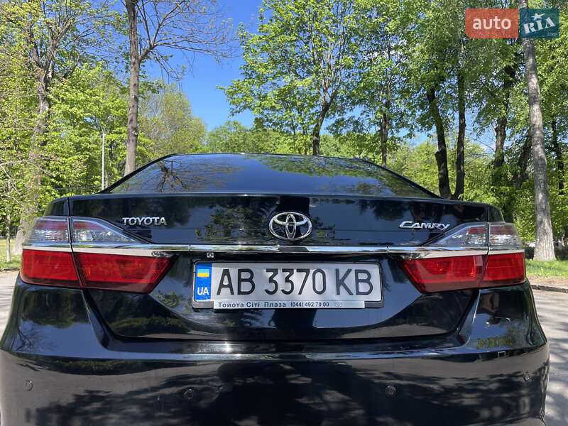 Седан Toyota Camry 2015 в Виннице