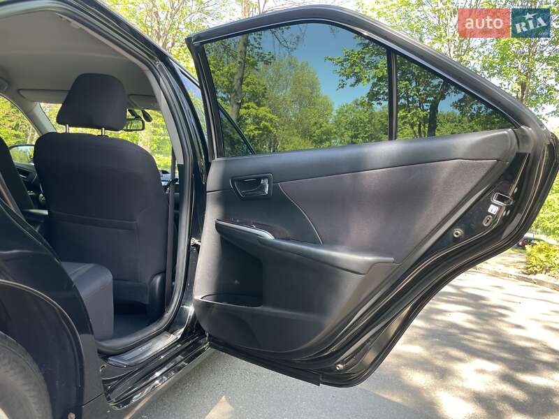 Седан Toyota Camry 2015 в Виннице