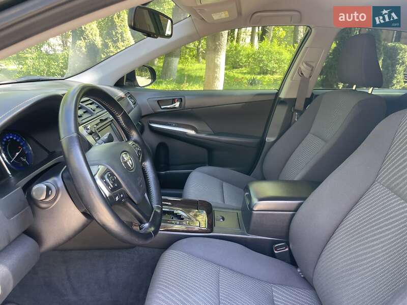 Седан Toyota Camry 2015 в Виннице