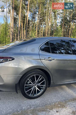 Седан Toyota Camry 2023 в 
