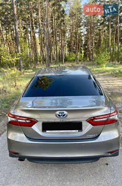 Седан Toyota Camry 2023 в 