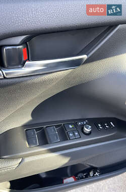 Седан Toyota Camry 2023 в 