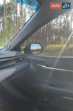 Седан Toyota Camry 2023 в 