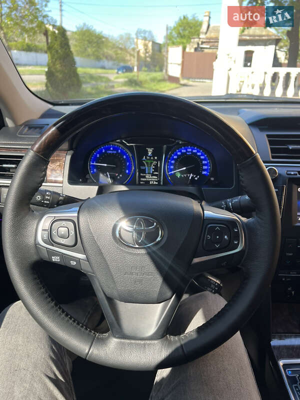 Седан Toyota Camry 2017 в Николаеве