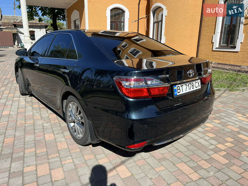 Седан Toyota Camry 2017 в Николаеве
