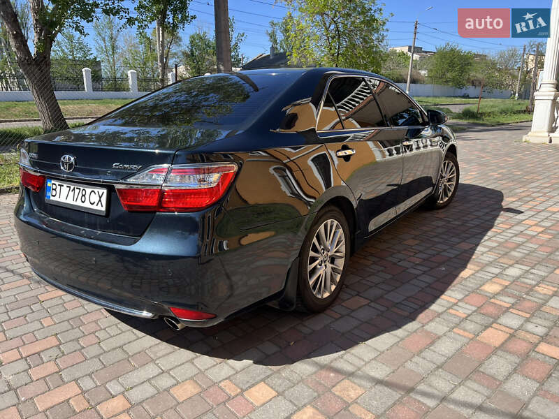 Седан Toyota Camry 2017 в Николаеве