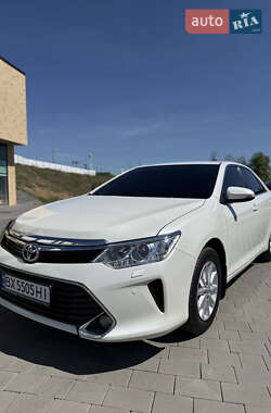 Седан Toyota Camry 2015 в Хмельницькому