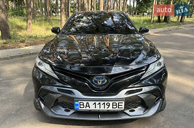 Седан Toyota Camry 2019 в Киеве