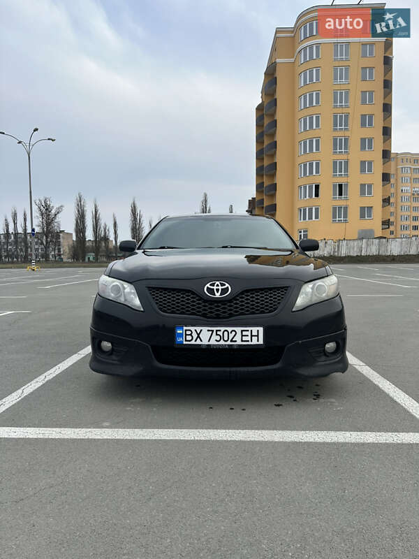 Седан Toyota Camry 2010 в 