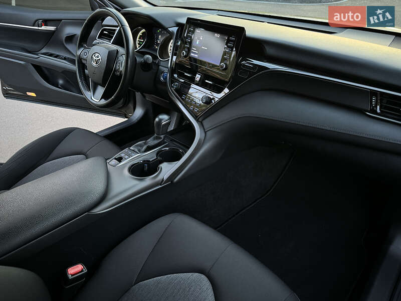 Седан Toyota Camry 2021 в Києві