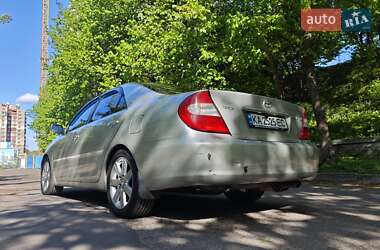 Седан Toyota Camry 2004 в 