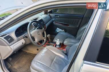 Седан Toyota Camry 2004 в 