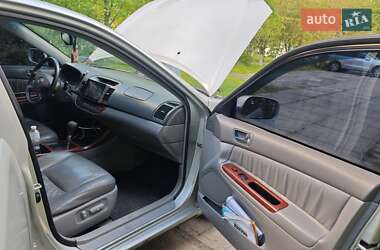 Седан Toyota Camry 2004 в 