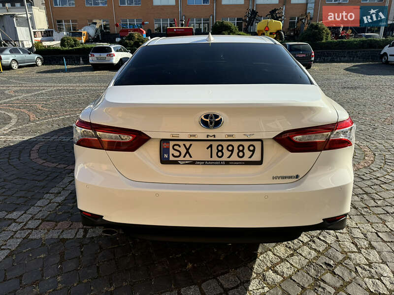Седан Toyota Camry 2019 в Луцьку