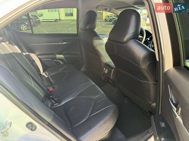 Седан Toyota Camry 2019 в Луцьку