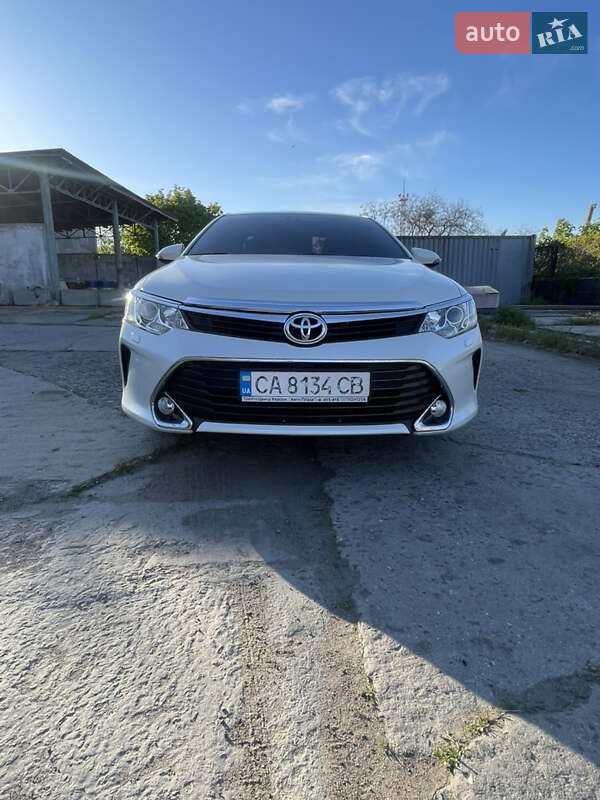 Седан Toyota Camry 2017 в 