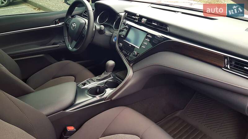 Седан Toyota Camry 2020 в Киеве