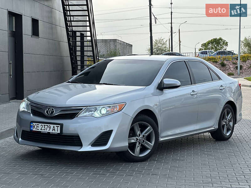 Седан Toyota Camry 2014 в 