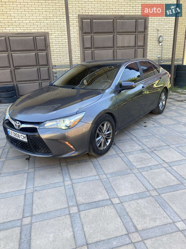 Седан Toyota Camry 2016 в Харькове