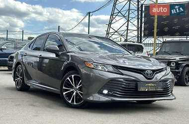 Седан Toyota Camry 2018 в 