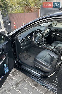 Седан Toyota Camry 2014 в 
