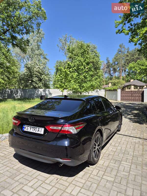 Седан Toyota Camry 2019 в Дніпрі