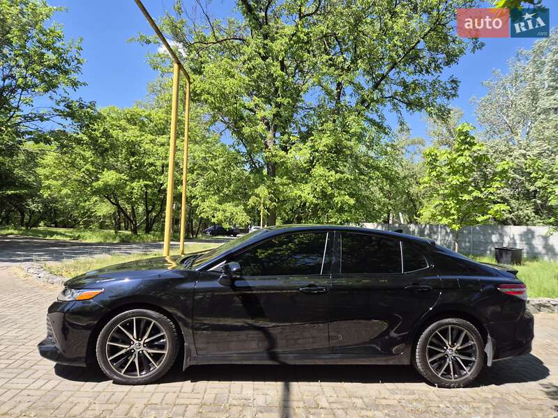 Седан Toyota Camry 2019 в Дніпрі