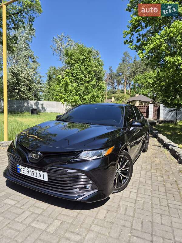Седан Toyota Camry 2019 в Дніпрі