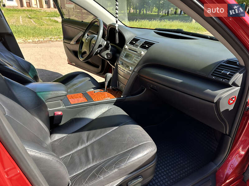 Седан Toyota Camry 2008 в Кривом Роге