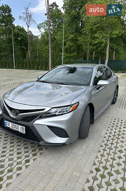 Седан Toyota Camry 2019 в Харькове