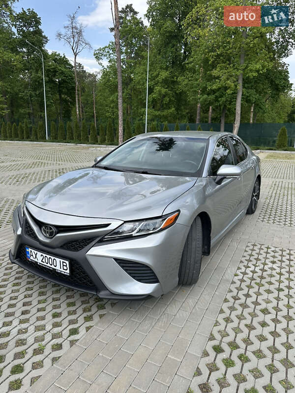Toyota Camry 2019