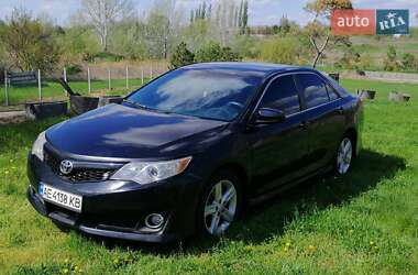 Седан Toyota Camry 2014 в Днепре