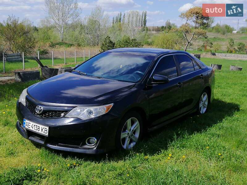 Седан Toyota Camry 2014 в 