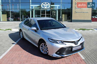 Седан Toyota Camry 2018 в Черкасах