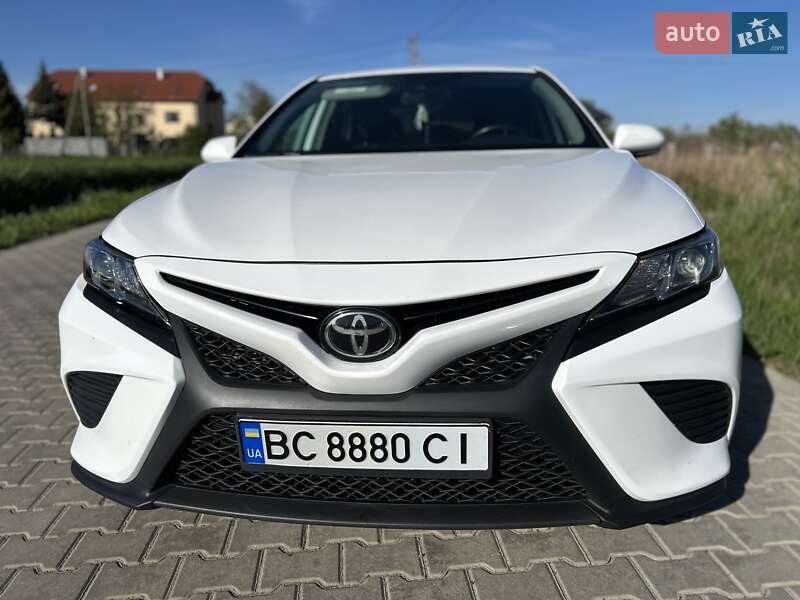 Седан Toyota Camry 2020 в Львове