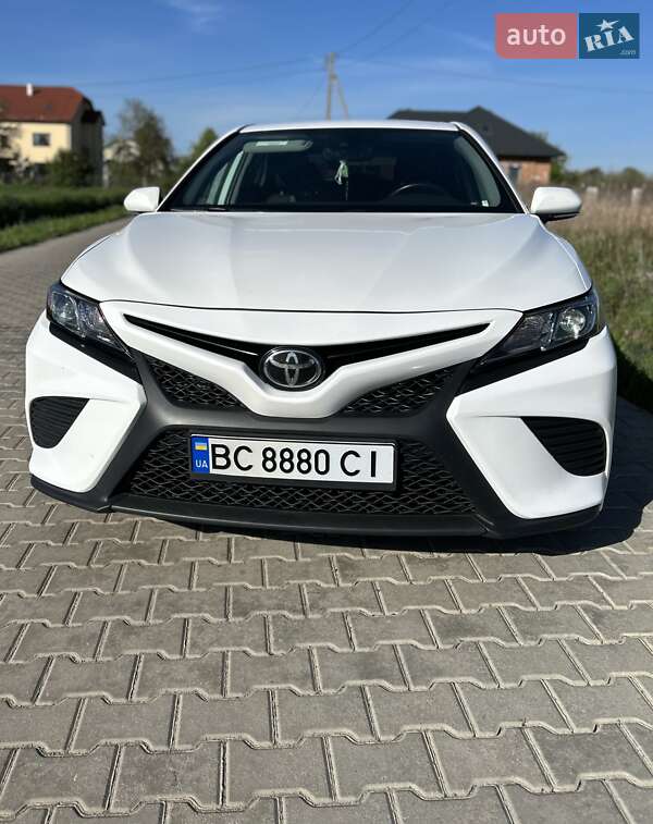 Седан Toyota Camry 2020 в Львове