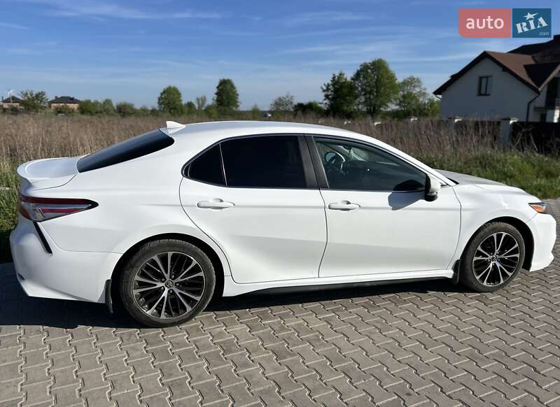 Седан Toyota Camry 2020 в Львове